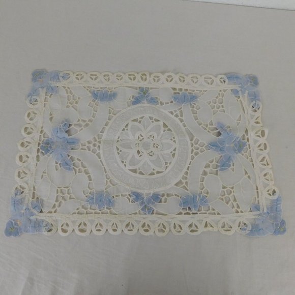 Fabric Placemat Floral Applique Blue White Lace 16.5"x11" SINGLE Vintage FLAW - Picture 8 of 10